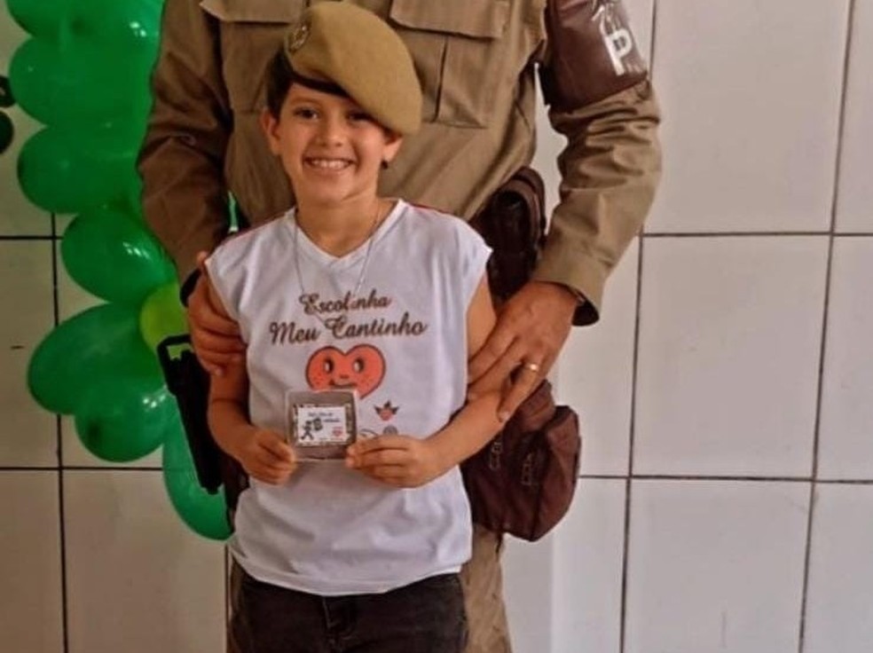 Filho de PM é morto com disparo acidental ao manusear arma do pai na Bahia — Foto: Reprodução/Redes Sociais