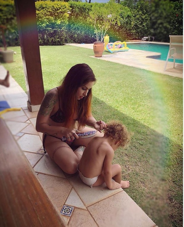 Pitty com bebê (Foto: Reprodução/Instagram)