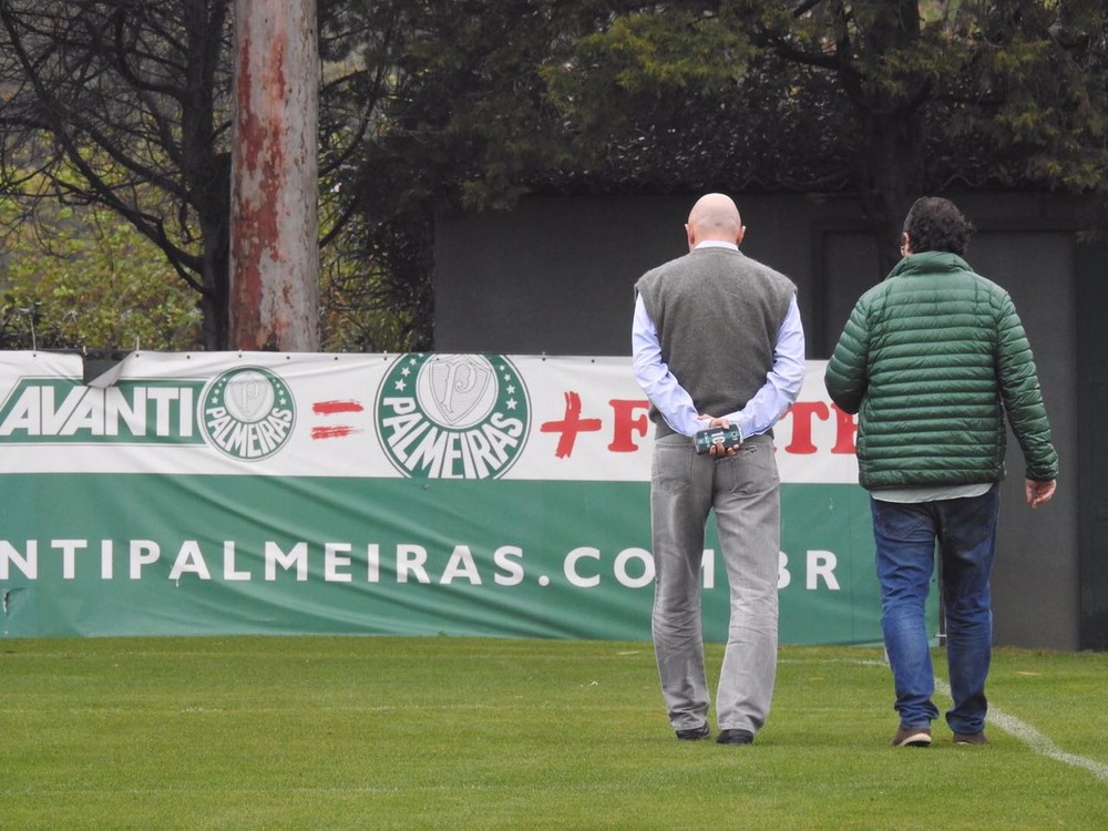  Pressão? Galiotte e Mattos assistem ao treino do Palmeiras na Academia