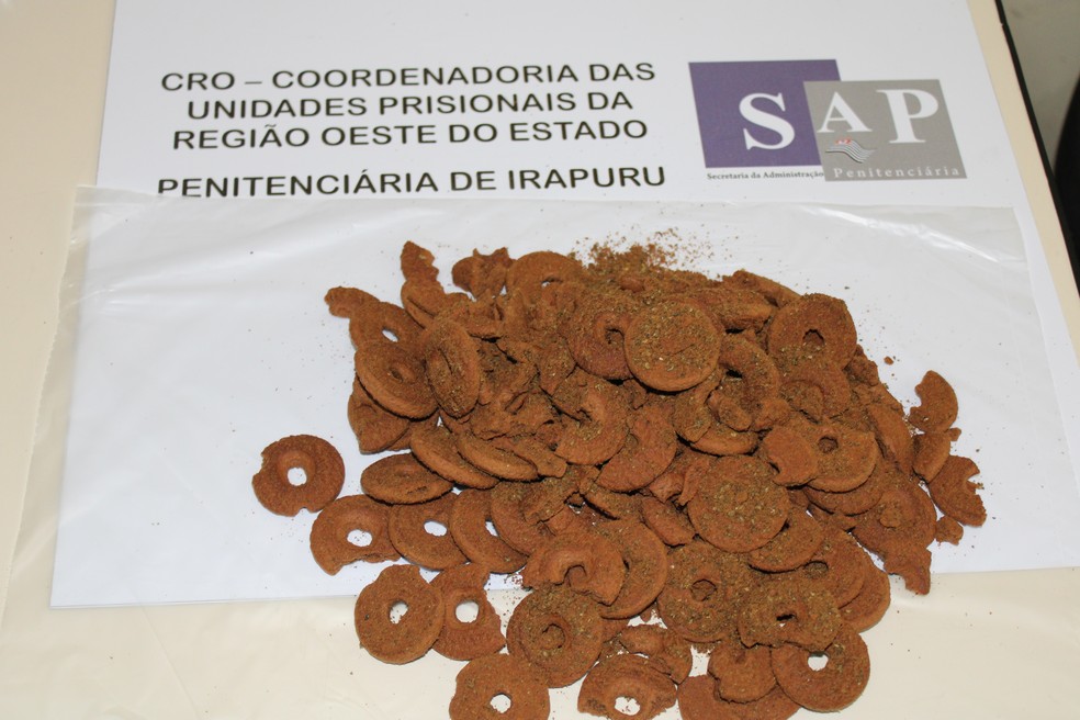 Maconha foi encontrada em rosquinhas de chocolate na Penitenciária de Irapuru  — Foto: Croeste/Divulgação