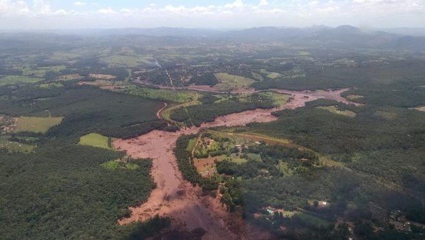 Barragem pertence à Vale, a mesma empresa responsável pela estrutura que rompeu na também cidade mineira de Mariana (Foto: CORPO DE BOMBEIROS DE MINAS / DIVULGAÇÃO)