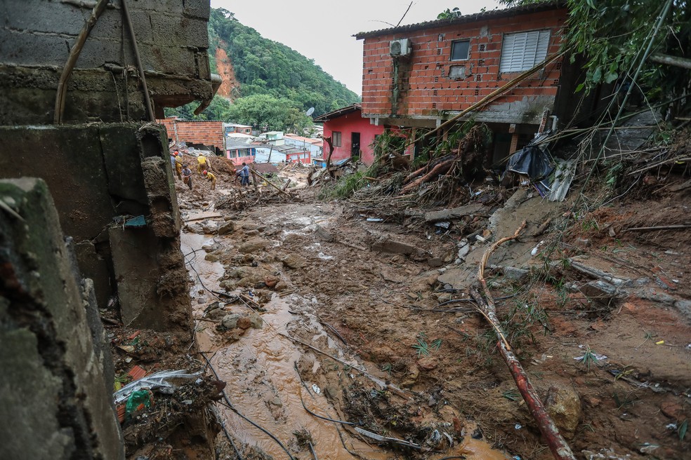 Vila do Sahy foi atingida por tempestade no último fim de semana — Foto: Fábio Tito/g1