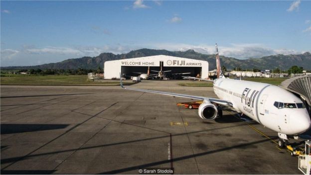 Com uma indústria de aviação doméstica bem desenvolvida, Fiji estava bem posicionada para ser a pioneira na adoção da tecnologia GPS (Foto: SARAH STODOLA via BBC)