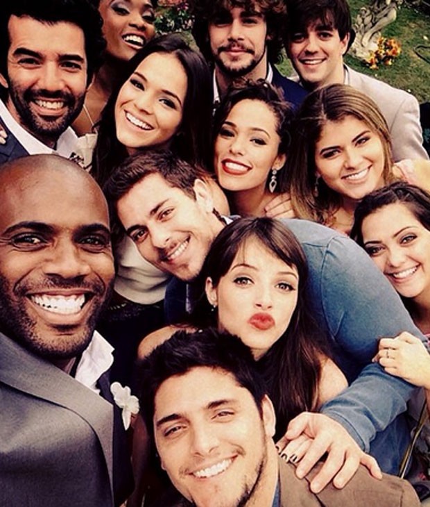 Elenco de 'Em Família' grava cenas finais da novela (Foto: Reprodução/Instagram)