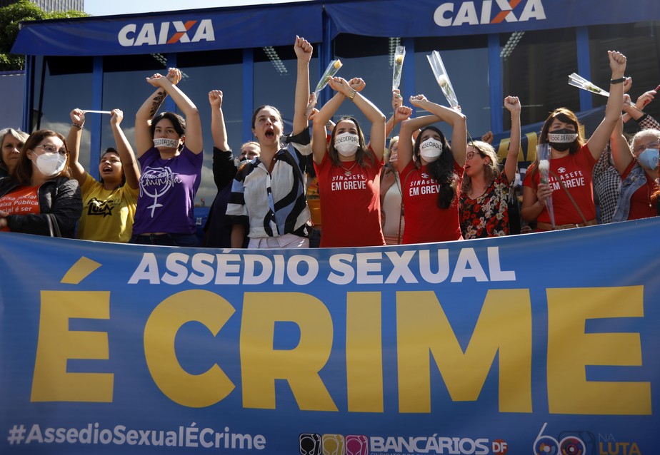 Protesto - Manifestação de funcionários em frente ao prédio sede da Caixa Econômica Federal contra o presidente Pedro Guimarães, acusado de assédio sexual.