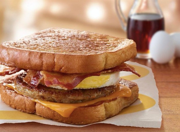 Novo sanduíche do McDonald's está sendo testado nos EUA (Foto: Reprodução/ Bustle)