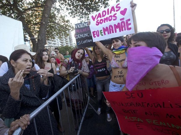 Desentendimentos entre fiéis e manifestantes da Jornada Mundial da Juventude marcaram o ato (Foto: Silva Izquierdo/AP Photo)
