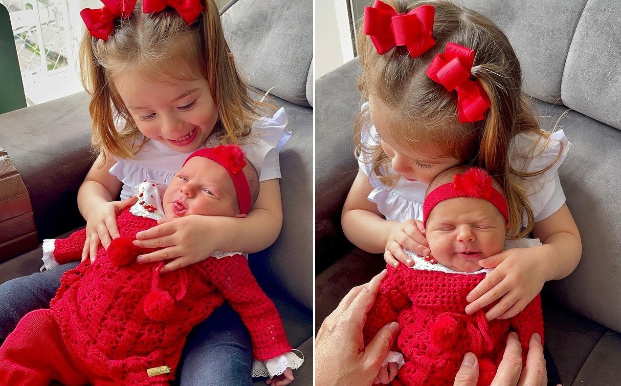 Liz, de 2 anos, com a irmãzinha recém-nascida, Ivy, no colo (Foto: Reprodução/Instagram)