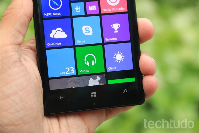 Bateria do Lumia 930 deixa a desejar em alguns aspectos (Foto: Lucas Mendes/TechTudo)