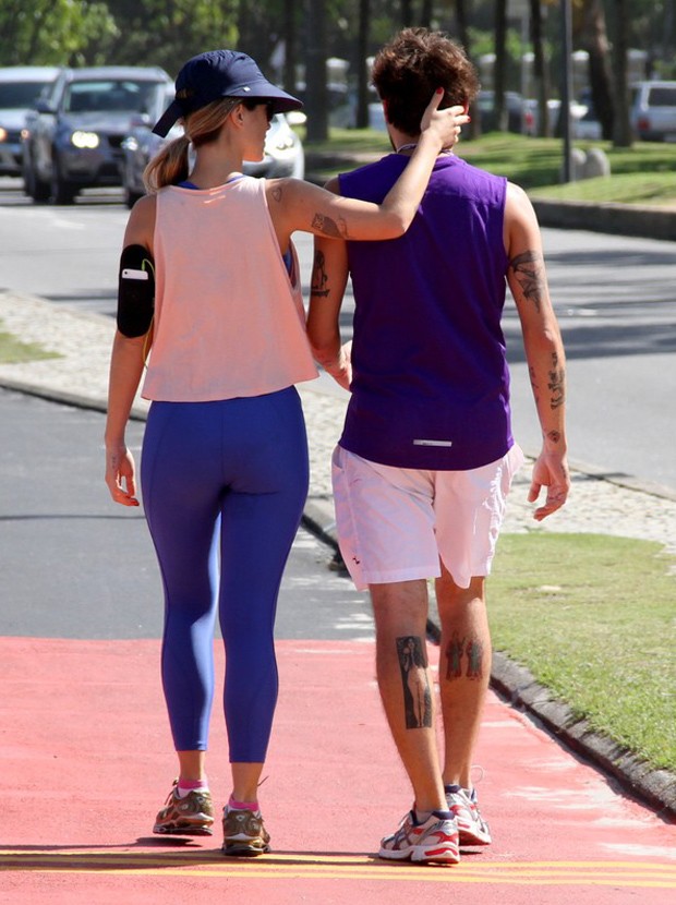 Juliana Didone e o namorado, o artista plástico Flávio Rossi (Foto: AgNews)