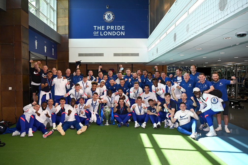 Jogadores do Chelsea comemoram títulos a Champions no CT do clube em Londres — Foto: Getty Images