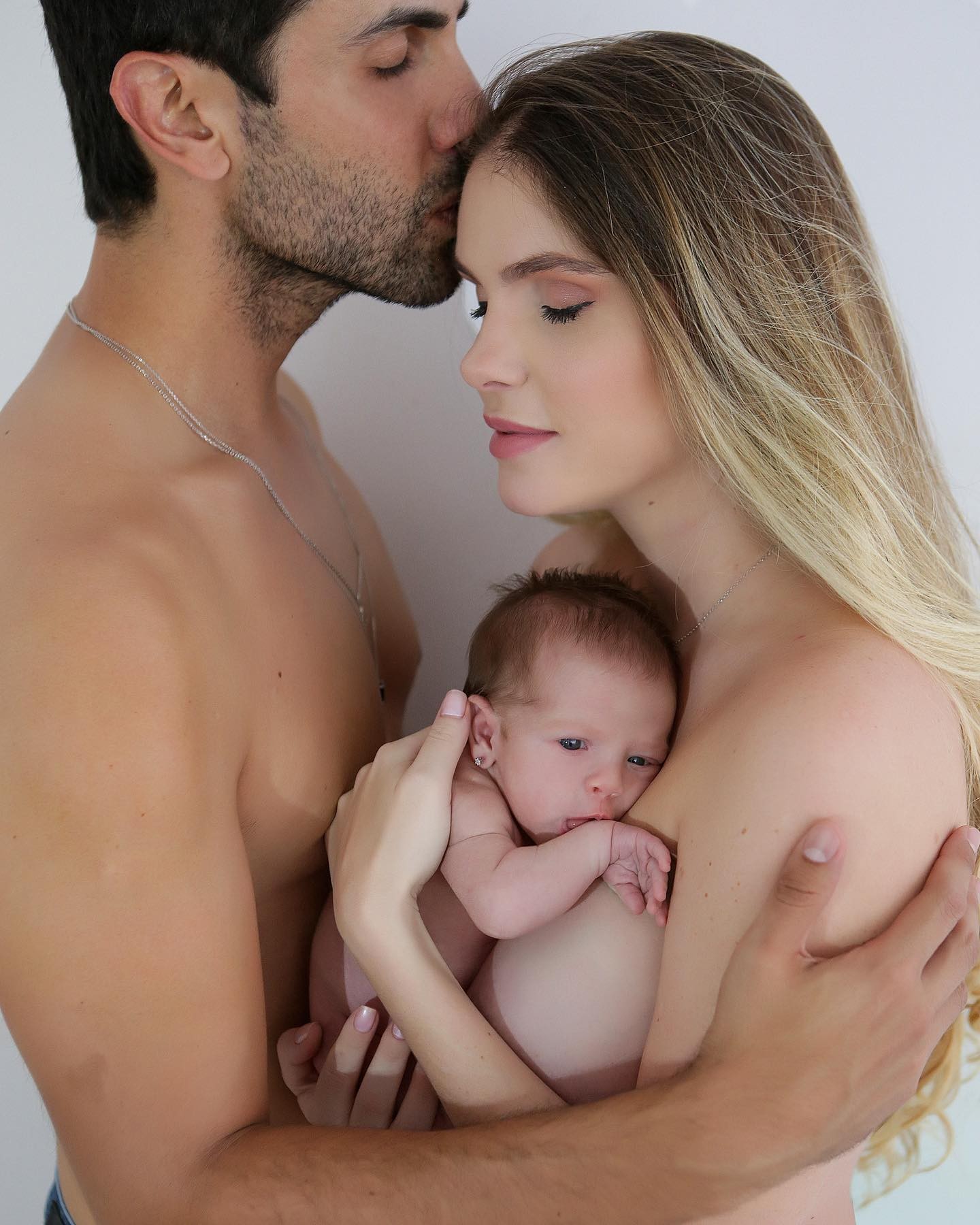 Ayla é a primeira filha do casal Bárbara Evans e Gustavo Theodoro: 'Estou completa e plena' (Foto: Reprodução / Instagram)