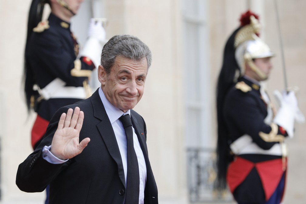 O ex-presidente francês Nicolas Sarkozy participou das homenagens a Chirac nesta segunda-feira (30). — Foto: Kamil Zihnioglu/AP