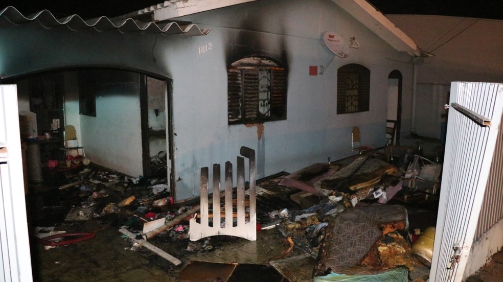 Ninguém estava na casa no momento do incêndio; pais e avó de Sophia foram presos na quarta-feira (19) — Foto:  Fatoatual.com