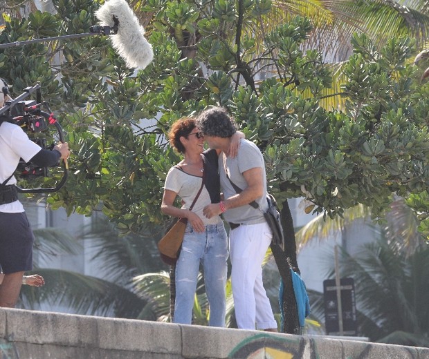 Eduardo Moscovis e Andréa Beltrão gravam cenas românticas de Um Lugar ao Sol, nova novela das 9 (Foto: AgNews)