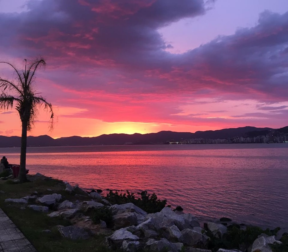 No Dia Dos Namorados Cidades Da Grande Florianopolis Amanhecem Com Ceu Colorido De Rosa Fotos Santa Catarina G1 Modifica los colores de una imagen, acercándolos al color elegido. no dia dos namorados cidades da grande