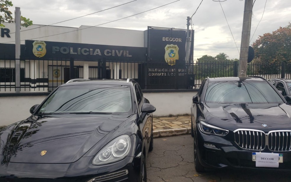 Carros de luxo apreendidos em operação contra suposta fraude na SSP — Foto: Reprodução/Polícia Civil