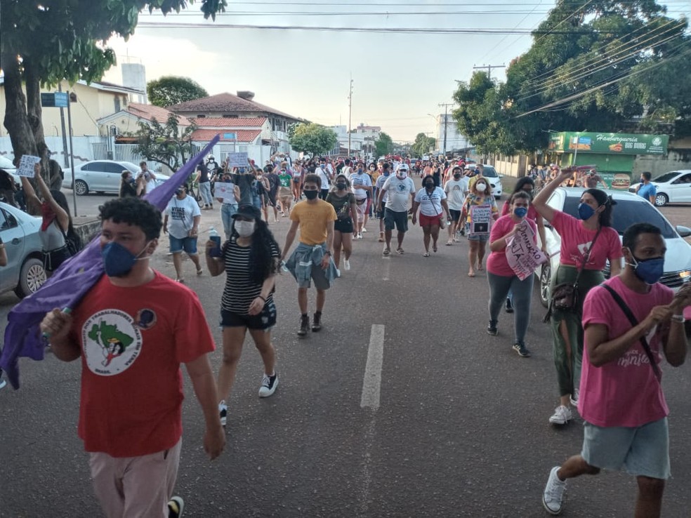 Manifestantes fazem ato por ruas do Centro de Macapá contra Bolsonaro e a favor da vacinação - 19/06/2021 — Foto: Nixon Frank/Rede Amazônica