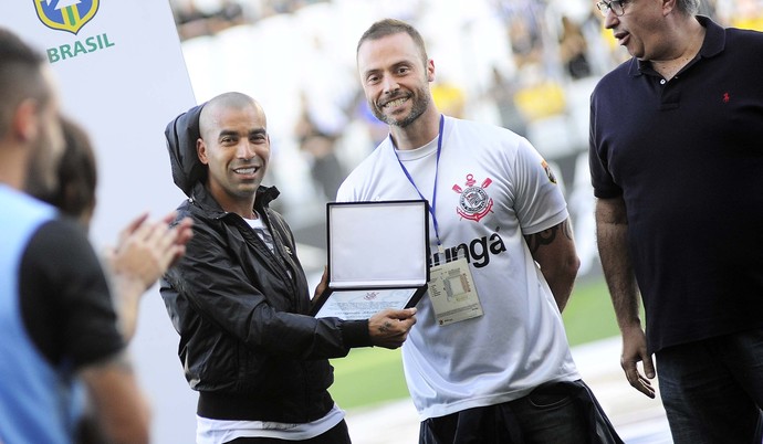 emerson sheik corinthians homenagem (Foto: Marcos Ribolli)