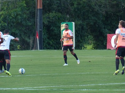 Kayke, reforço rubro-negro para o ataque, treina no Ninho do Urubu