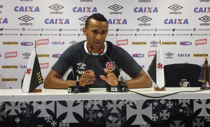 Volante do Vasco diz que Jonas pediu telefone de Gilberto para se desculpar