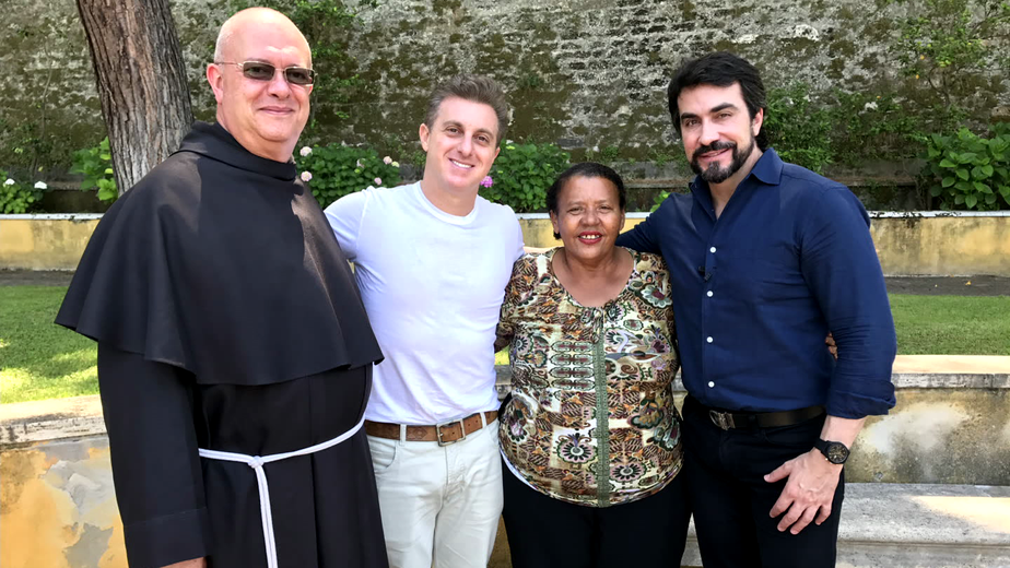 Tia Socorro realiza sonho e 'Caldeirão do Huck' faz homenagem emocionante
