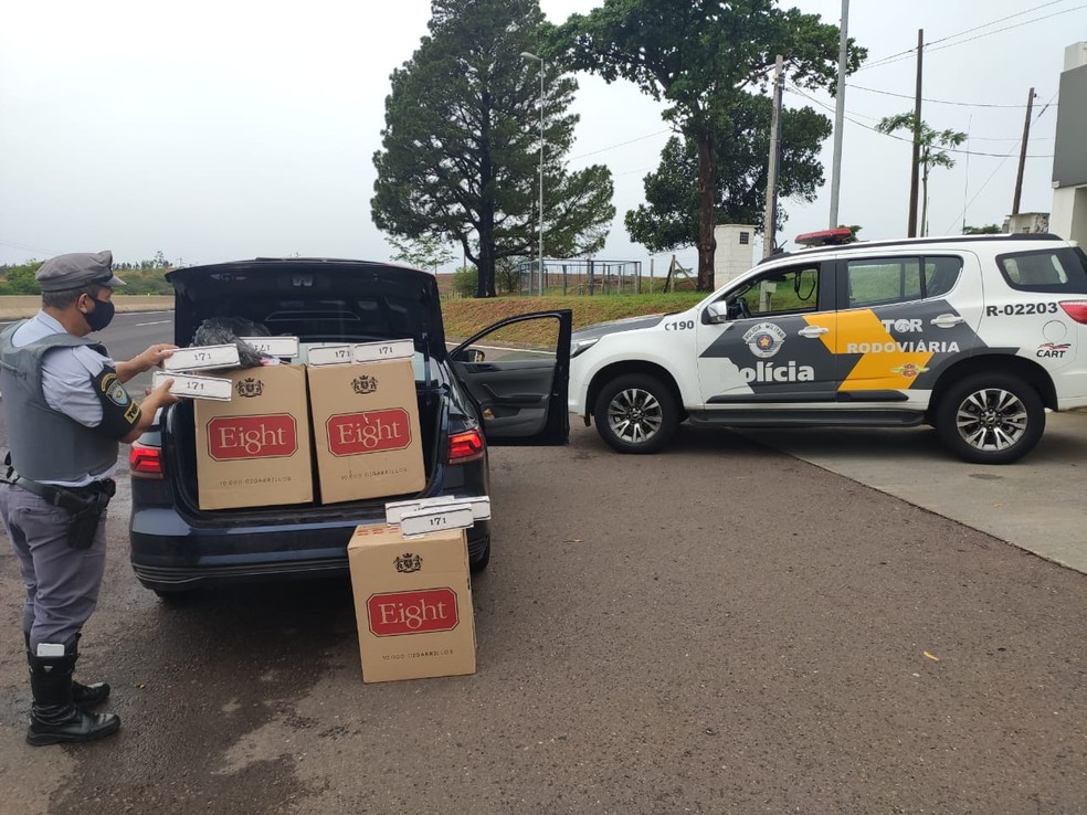Cigarros contrabandeados foram apreendidos em Presidente Venceslau — Foto: Polícia Militar Rodoviária
