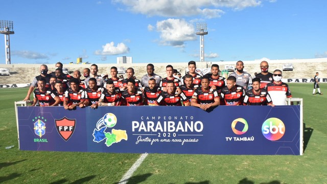 Raposa posando antes do último jogo do Campeonato Paraibano