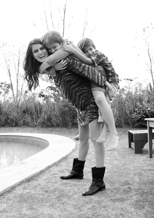 Isabeli Fontana e seus filhos (Foto: J.R Duran/Arquivo Vogue)
