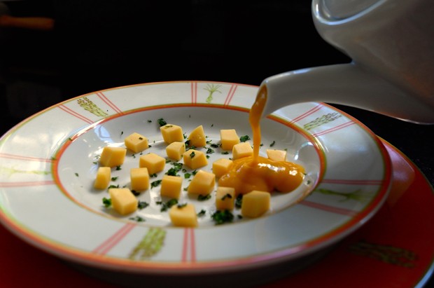 Sopa de cenoura assada com coentro e queijo (Foto: Andre Lima de Luca)