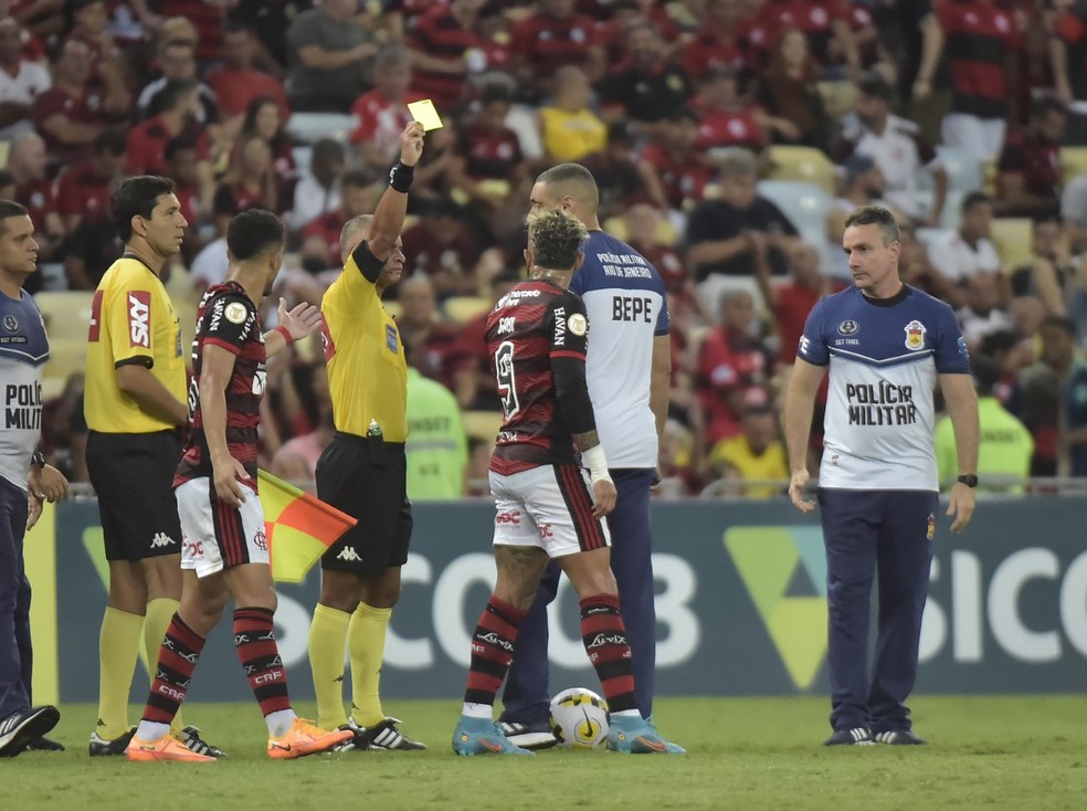 Gabigol avalia empate do Flamengo e critica arbitragem: Juiz que não deixava o jogo rolar