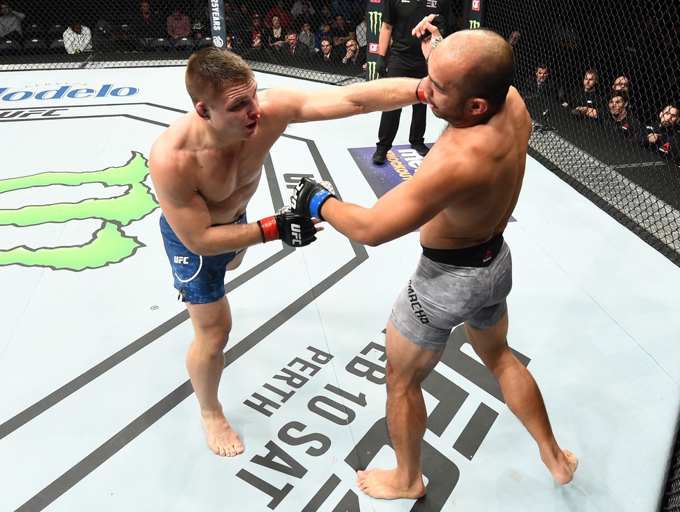 Drew Dober venceu a seguinte seguida ao bater Frankie Camacho no UFC Charlotte (Foto: Getty Images)