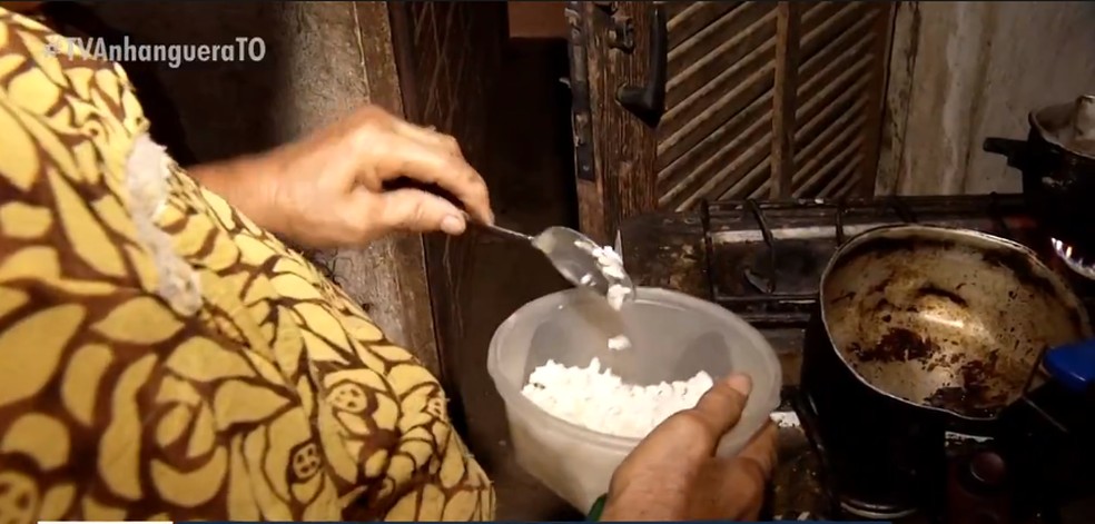 Família enfrenta dificuldades e quase não tem o que comer — Foto: Reprodução/TV Anhanguera
