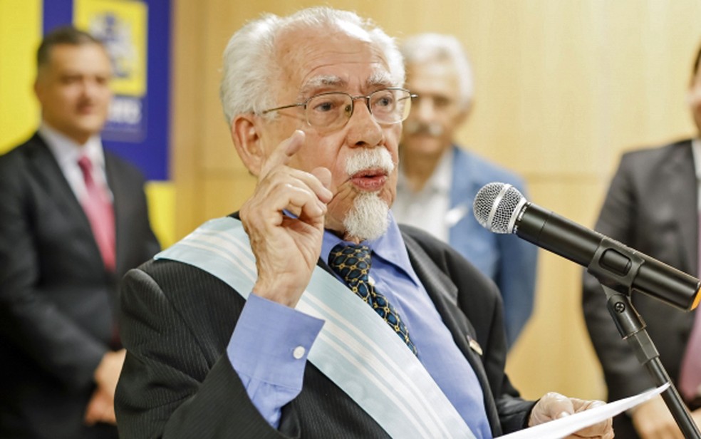 José Luiz da Mota Menezes durante recebimento da comenda da Ordem do Mérito Capibaribe - Grã-Cruz, no Recife — Foto: Andréa Rêgo Barros/Prefeitura do Recife/Divulgação
