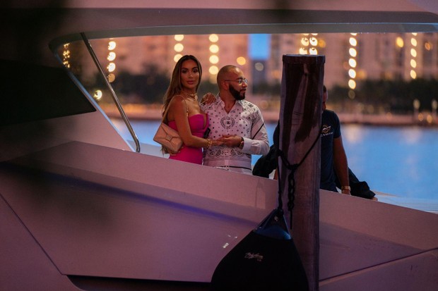 Tati Barbieri ficou noiva do empresário Roman Shakal em cerimônia milionária (Foto: Divulgação)