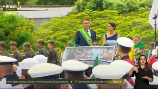 Michelle e Bolsonaro em carro — Foto: Reprodução