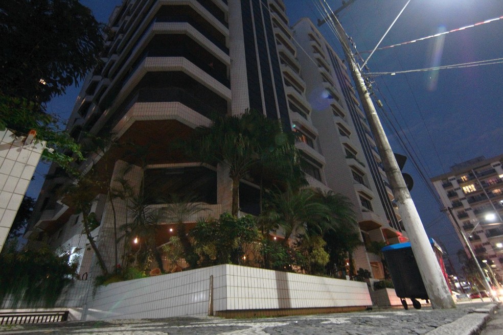 Criminosos tentaram roubar apartamentos em condomínio de luxo em Santos, SP — Foto: Matheus Tagé/Jornal A Tribuna