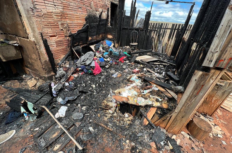 Incêndio destrói casa em Itararé  — Foto: Prefeitura de Itararé/ Divulgação