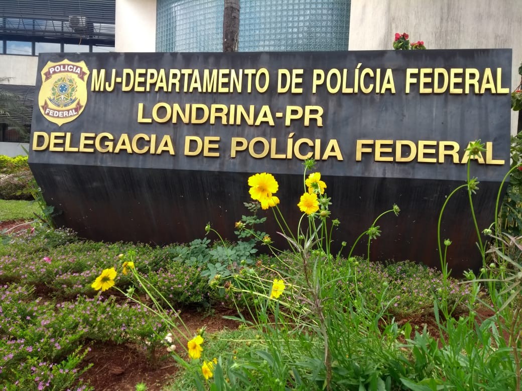 PF faz operação contra grupo criminoso que atua no contrabando de cigarros e lavagem de dinheiro na região de Londrina