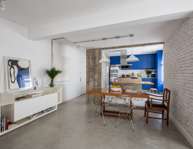 Apartamento de 120 m² tem cara de casa e clima descontraído  (Foto: FOTOS NATHALIE ARTAXO)