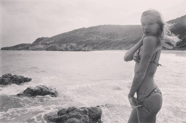 Fiorella na praia: bom sábado para você (Foto: Reprodução/Instagram)