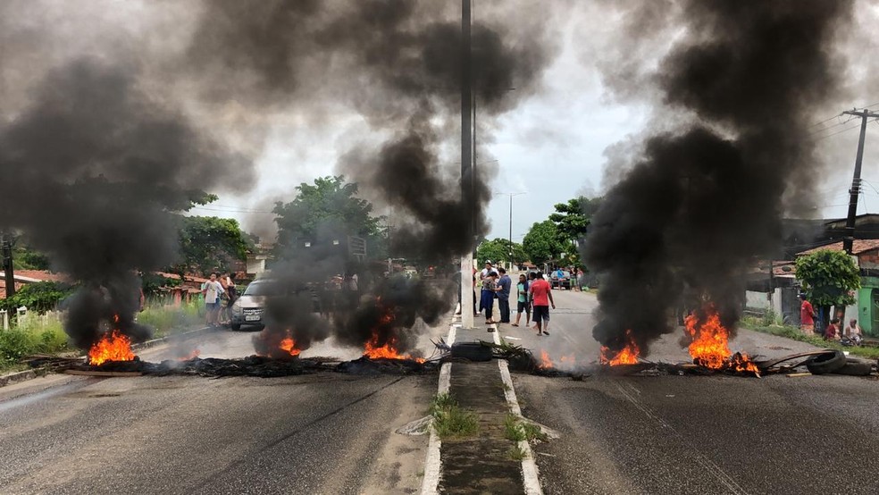 Avenida Liberdade, em Bayeux, nesta sexta-feira (14), 7h40 â Foto: Walter Paparazzo/G1