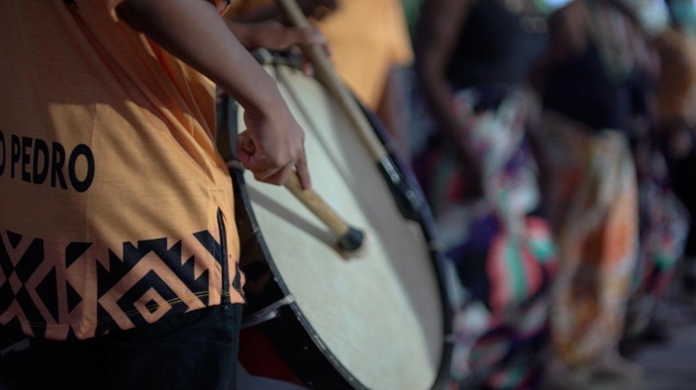 Negro por Negro, grupo de música e dança das Comunidades Quilombolas de Brumadinho, com referência em ritmos percussivos  — Foto: Divulgação