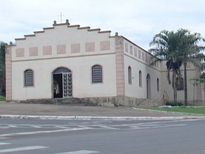 Igreja Integração no Bairro Araxá MG Alto Paranaíba Zona Oeste Bairro São Geraldo (Foto: Reprodução/TV Integração)