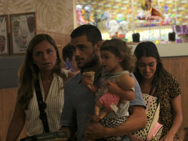 Felipe Simas e família (Foto: AgNews/J.Humberto)