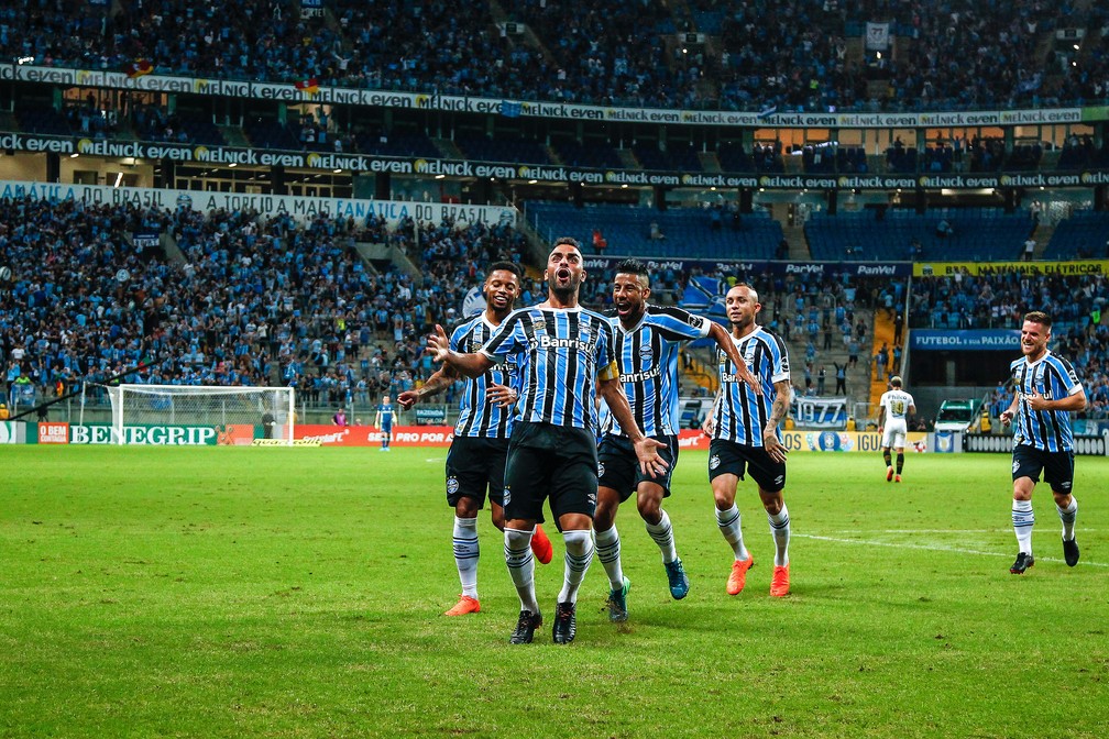 Maicon comemora gol contra o Santos (Foto: Lucas Uebel / Grêmio, DVG)