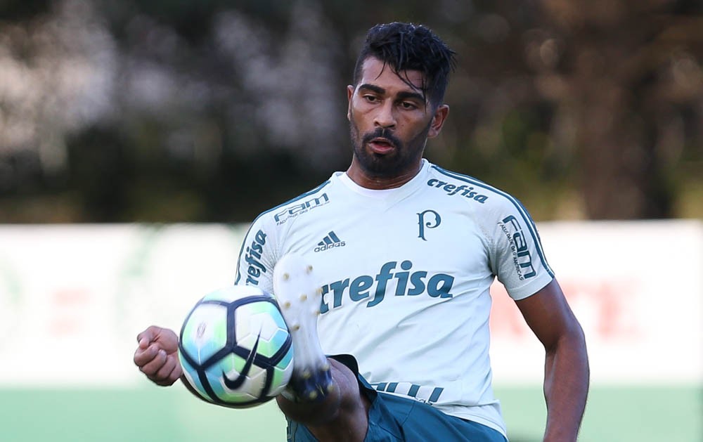  Thiago Santos admite frustração por briga restrita do Palmeiras no Brasileirão