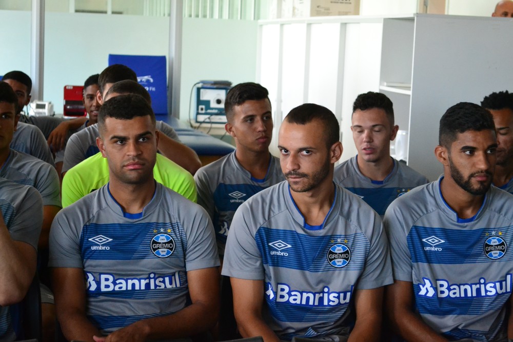 Por calendário pesado, Grêmio reduz trintões e prioriza reforços jovens