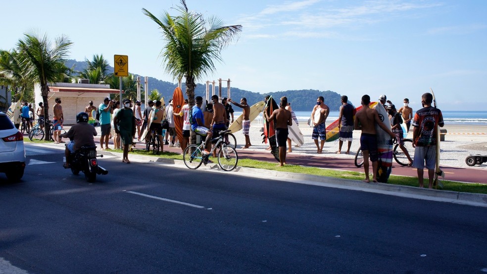 Protesto aconteceu em frente à praia do Boqueirão, em Praia Grande  — Foto: Arquivo Pessoal/Anderson Forgane