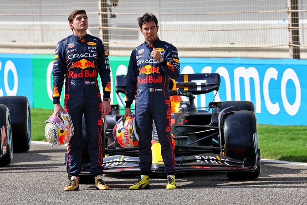 Max Verstappen e Sergio Pérez, dupla da RBR na F1 2022 — Foto: XPB Images